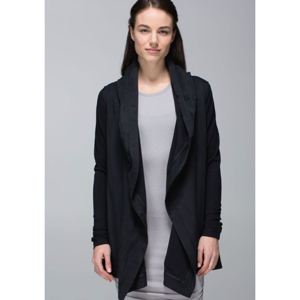 NWOT Lululemon Blissed Out Wrap - 8